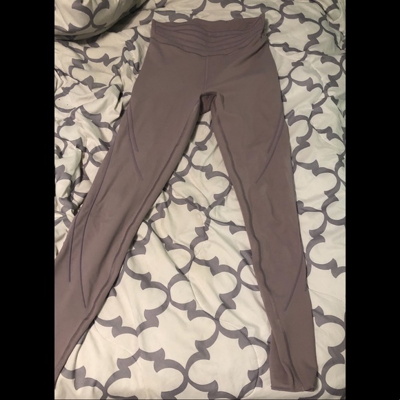 Lululemon Get In Line - Violet Verbena Size 8